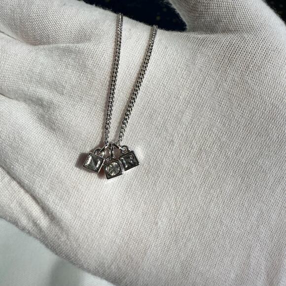 Nina Ricci Cube Pendant Necklace Rhodium Plated Pendant Swarovski Signed - Picture 7 of 9